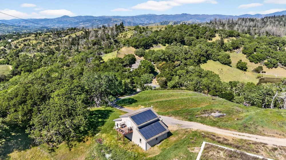 8373 Singing Hills Trail Santa Rosa, CA 95404