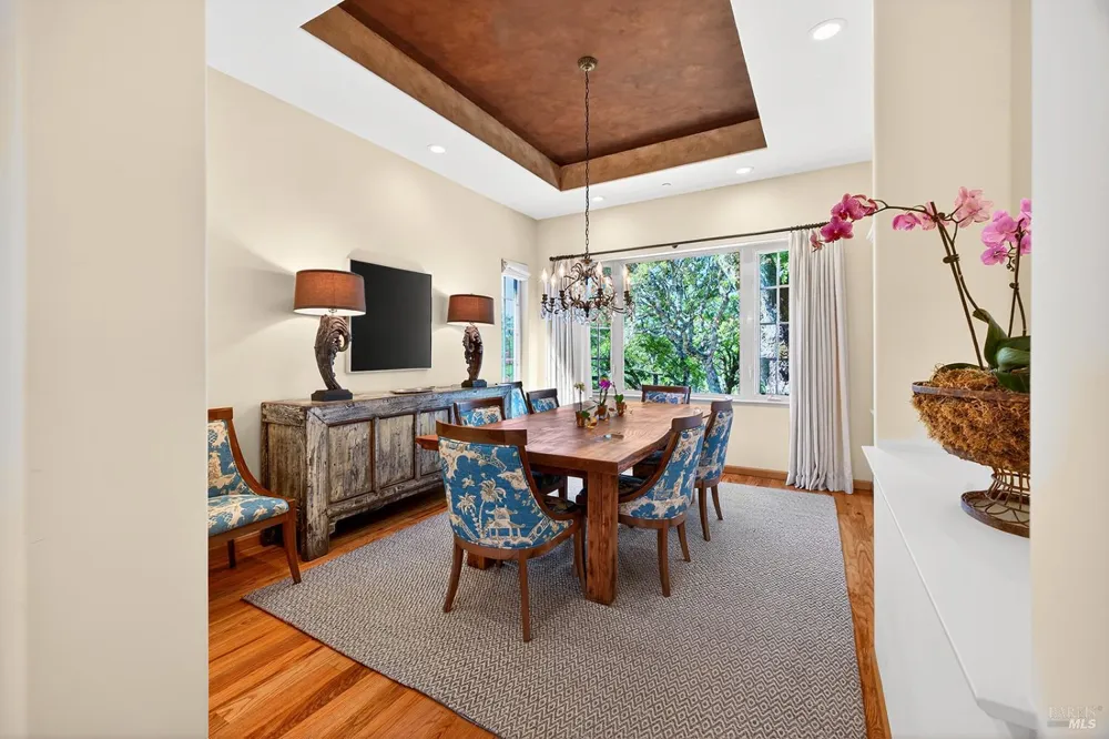 8373 Singing Hills Trail Santa Rosa, CA 95404