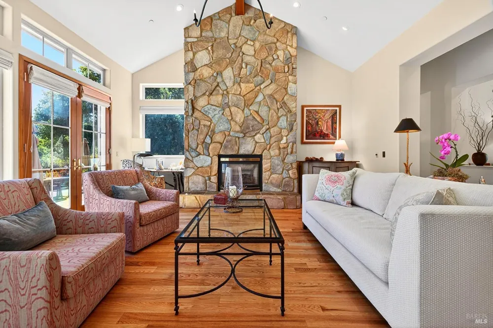 8373 Singing Hills Trail Santa Rosa, CA 95404