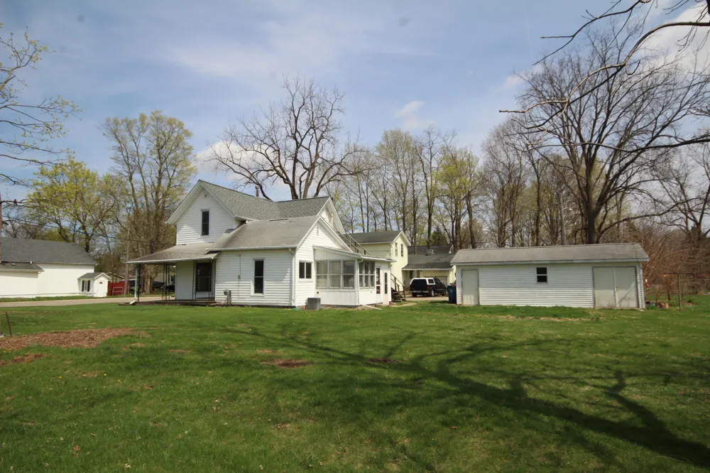 304 E Prairie Street Vicksburg, MI 49097