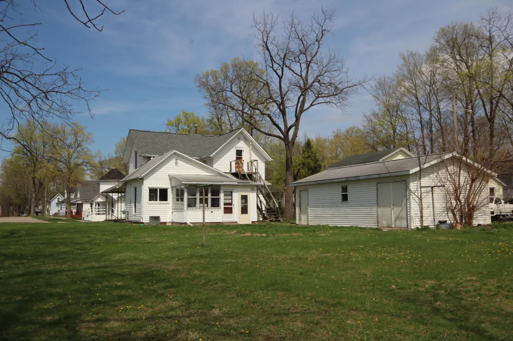304 E Prairie Street Vicksburg, MI 49097