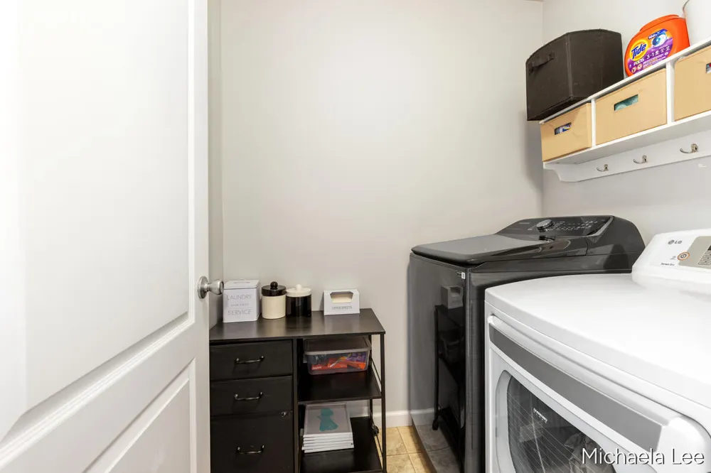 607 Nantucket Drive Lansing, MI 48906