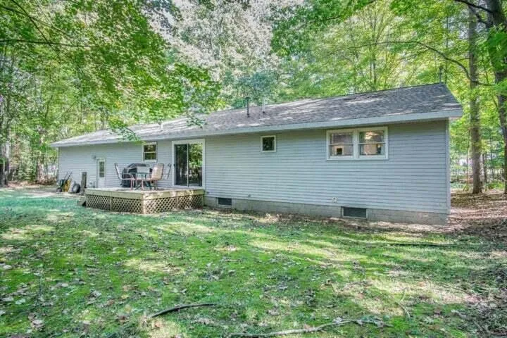 5771 Wintergreen Road Pentwater, MI 49449
