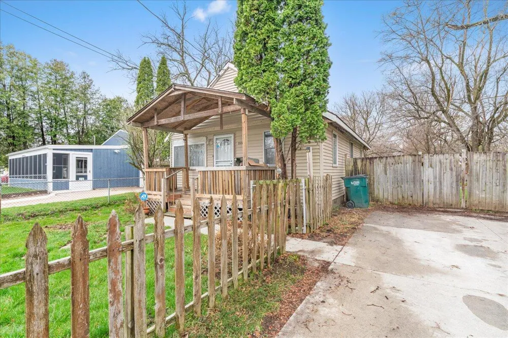 4924 Pleasant Grove Road Lansing, MI 48910