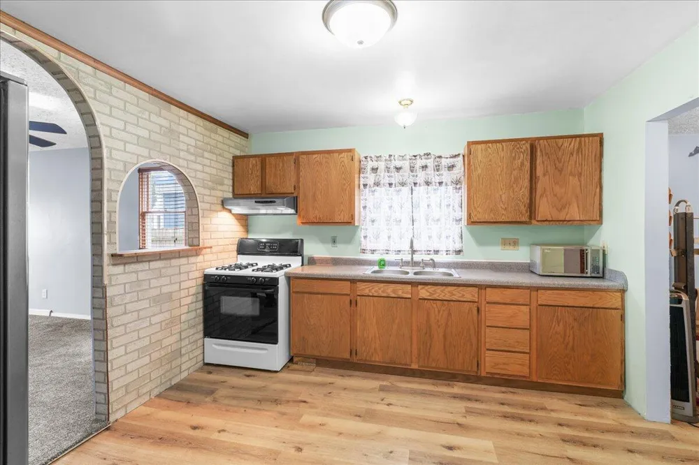4924 Pleasant Grove Road Lansing, MI 48910