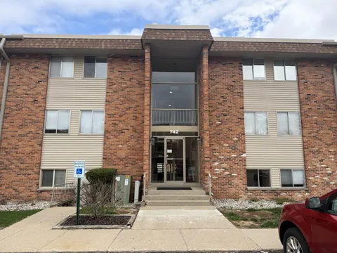 742 W Kilgore Road #106