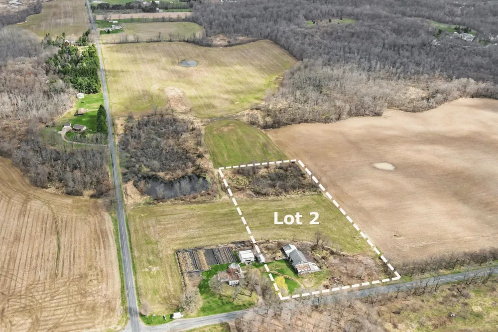 2 W XY AVENUE Schoolcraft, MI 49087