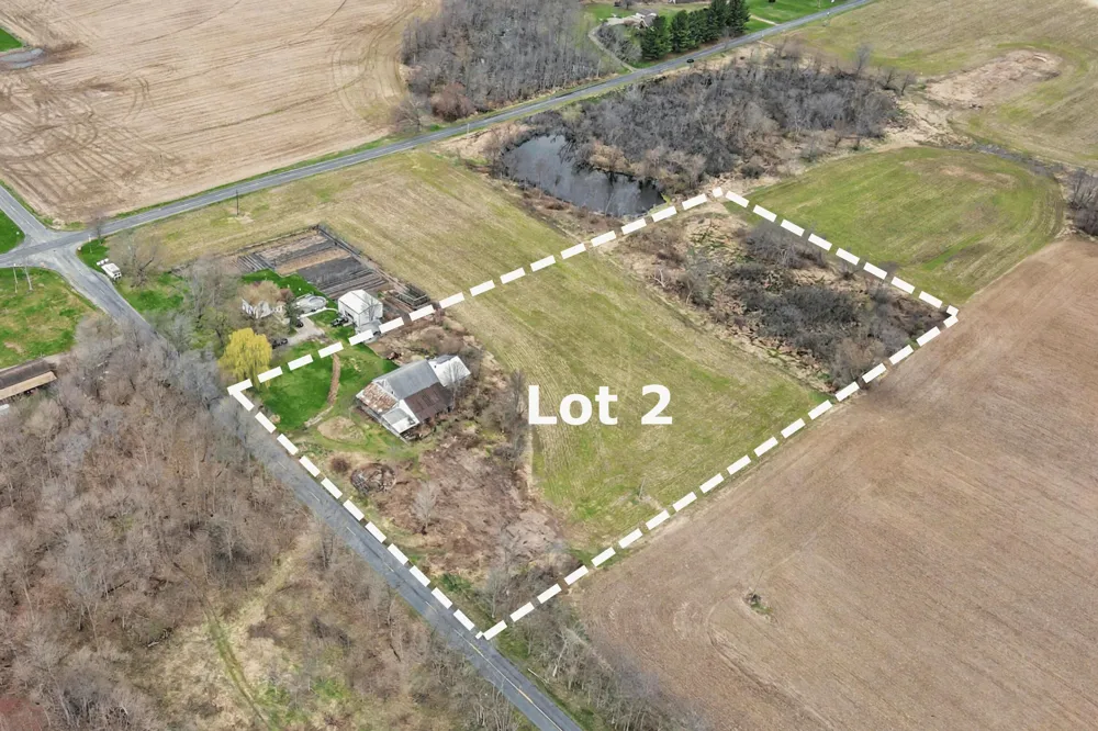 2 W XY AVENUE Schoolcraft, MI 49087