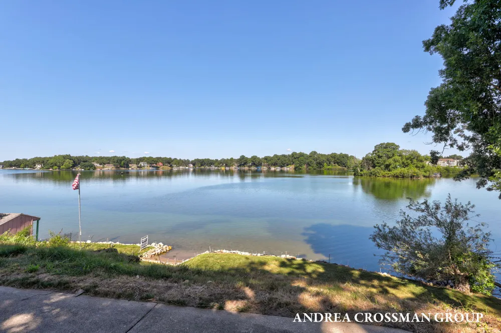 567 Breezy Bluff Street Battle Creek, MI 49015
