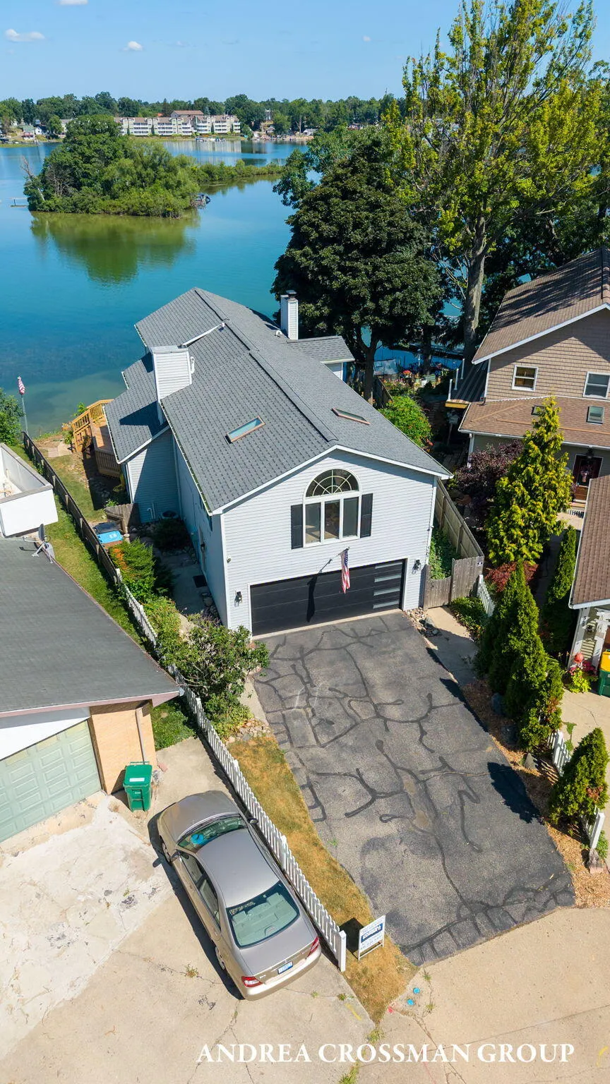 567 Breezy Bluff Street Battle Creek, MI 49015