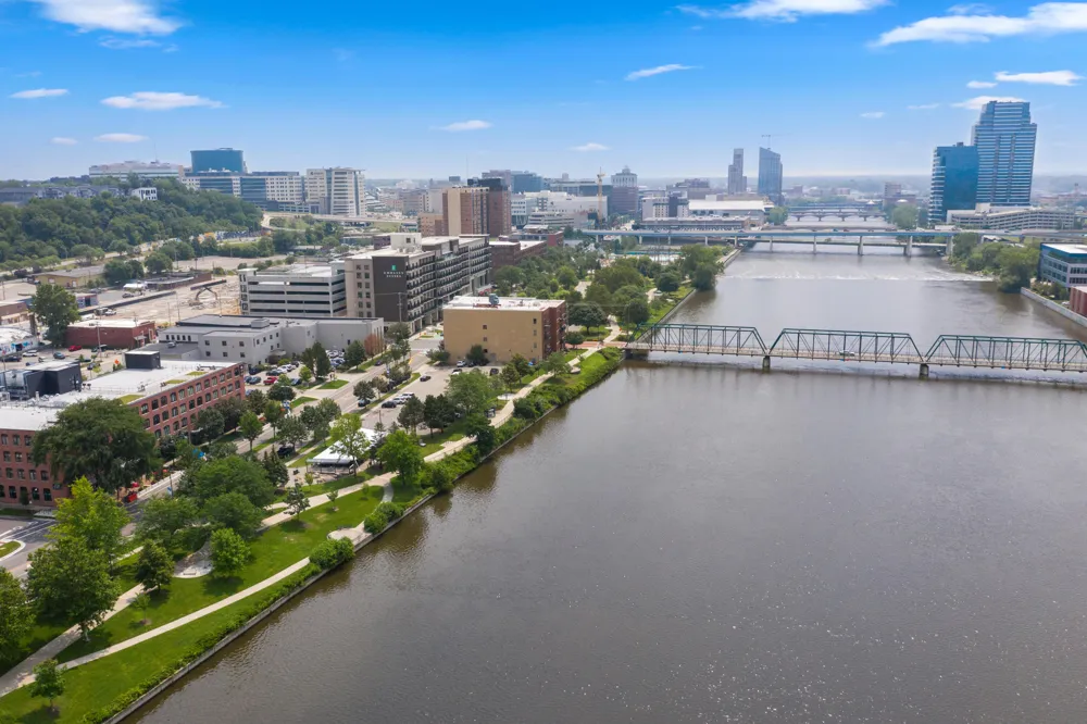 940 Monroe Avenue NW #338 Grand Rapids, MI 49503