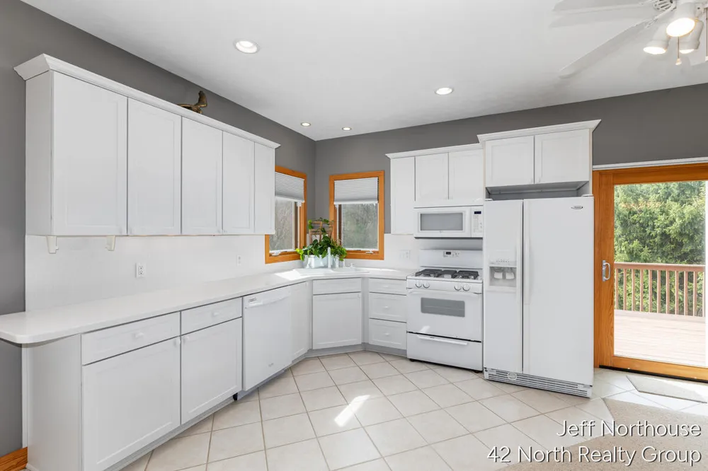 7553 Willow Pointe Drive Caledonia, MI 49316