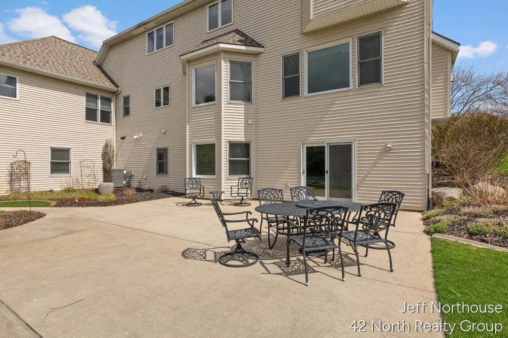 7553 Willow Pointe Drive Caledonia, MI 49316