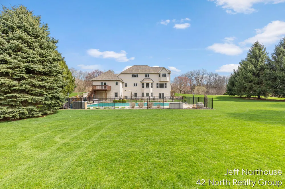 7553 Willow Pointe Drive Caledonia, MI 49316