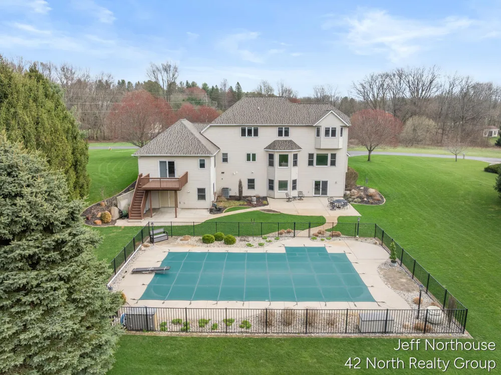 7553 Willow Pointe Drive Caledonia, MI 49316