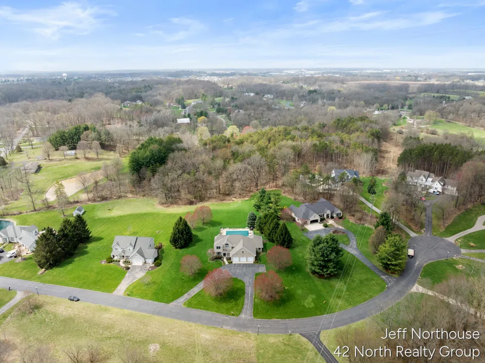 7553 Willow Pointe Drive Caledonia, MI 49316