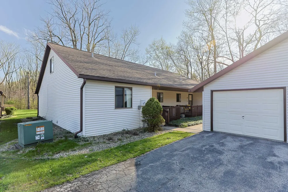 208 Christiana Drive Niles, MI 49120