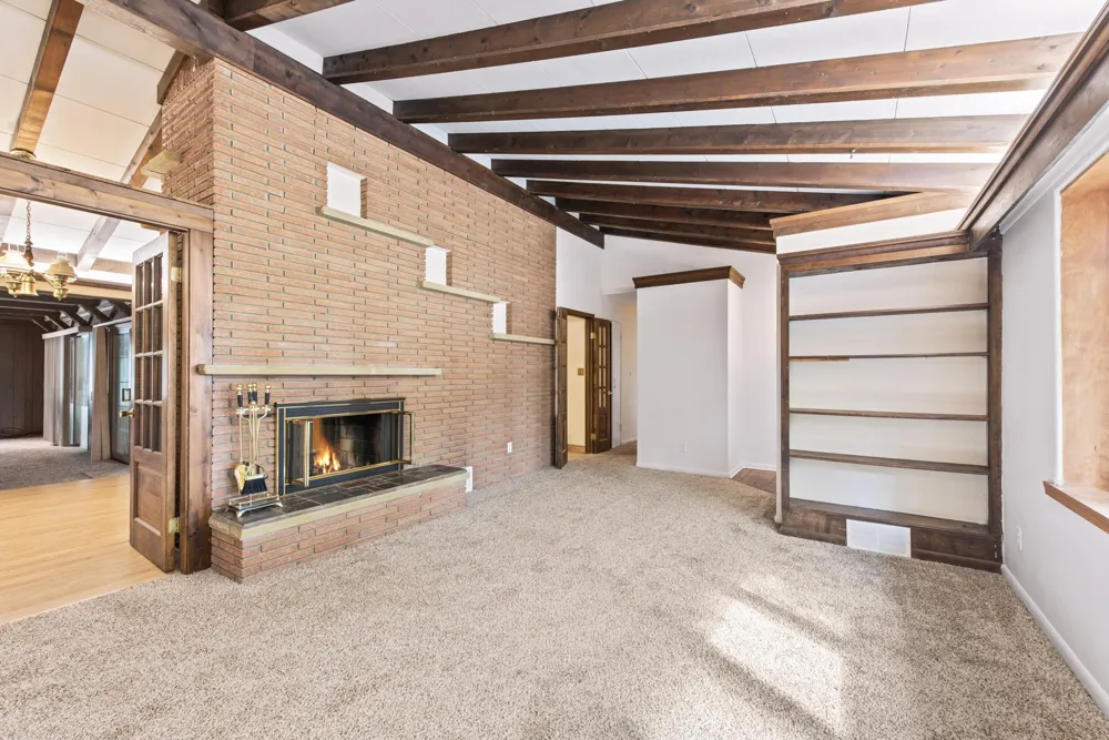 219 Ottawa Drive Troy, MI 48085