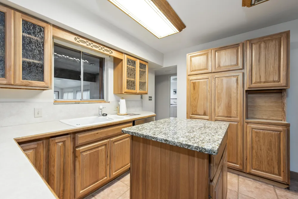 219 Ottawa Drive Troy, MI 48085