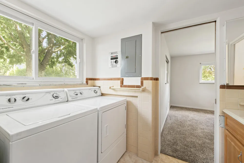 219 Ottawa Drive Troy, MI 48085