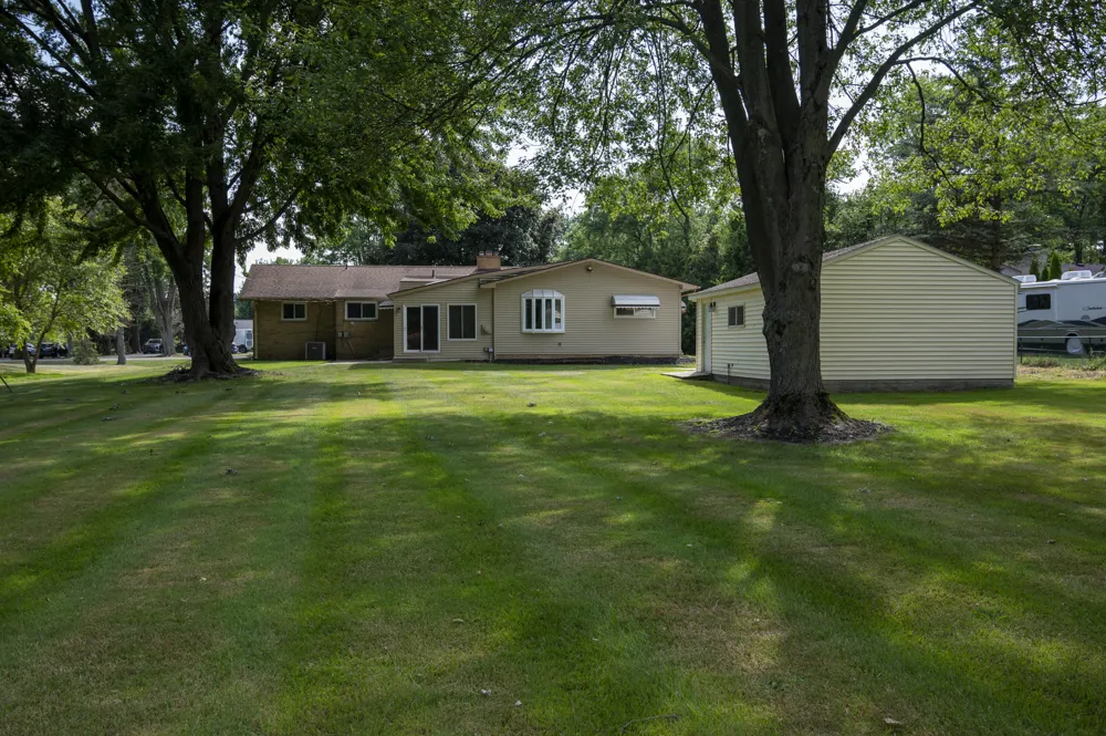 219 Ottawa Drive Troy, MI 48085