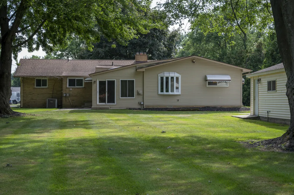 219 Ottawa Drive Troy, MI 48085