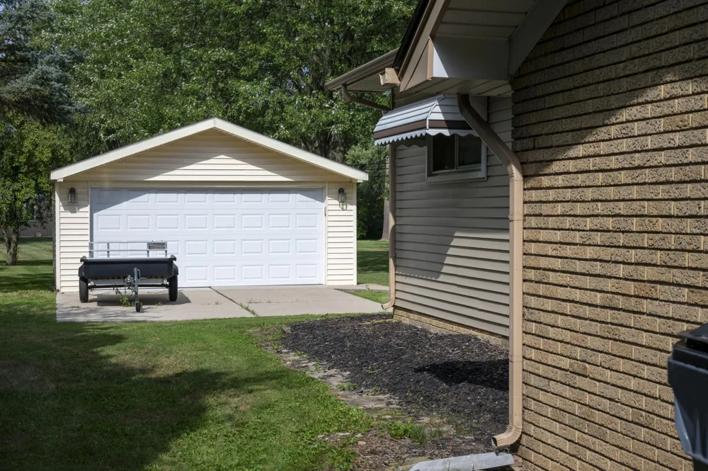 219 Ottawa Drive Troy, MI 48085