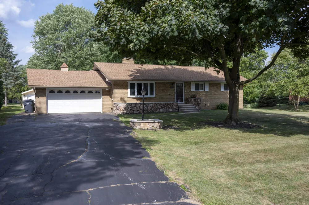 219 Ottawa Drive Troy, MI 48085