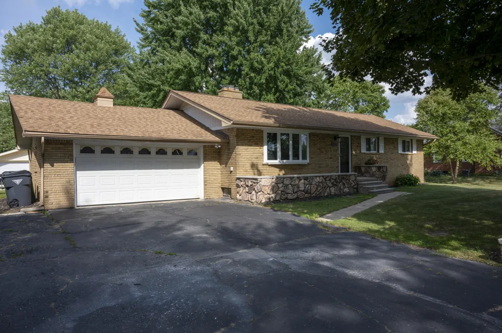 219 Ottawa Drive Troy, MI 48085