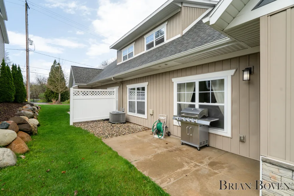 148 Tamarack Lane NE #2B Rockford, MI 49341