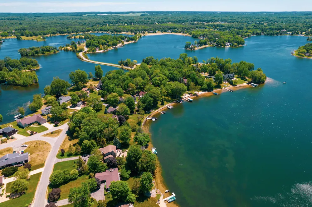 9482 Fawn Lake Drive Canadian Lakes, MI 49346