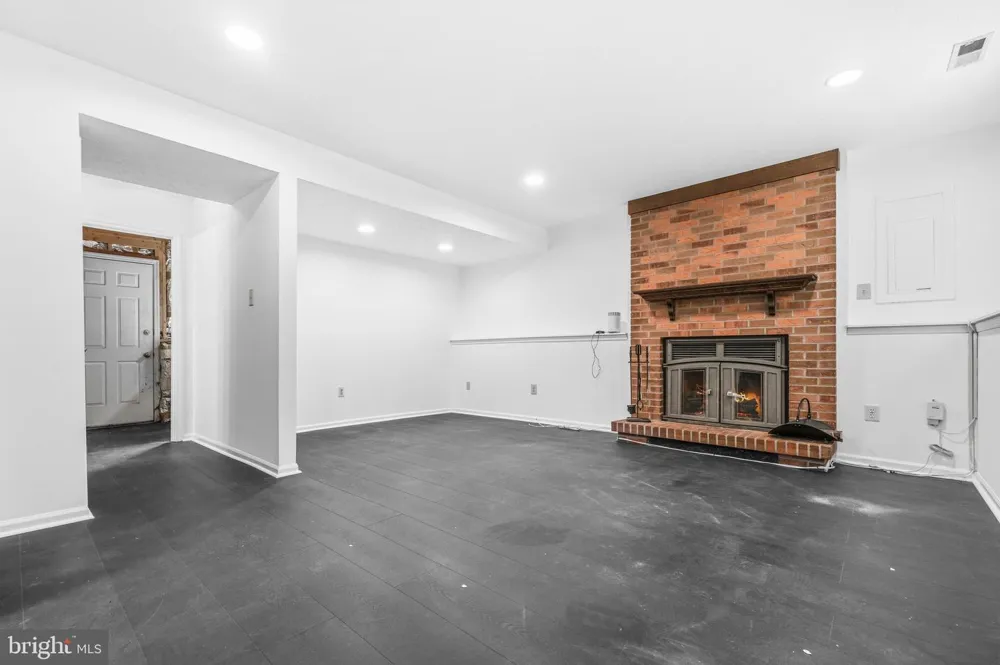 7 BRIARLEAF COURT Baltimore, MD 21228