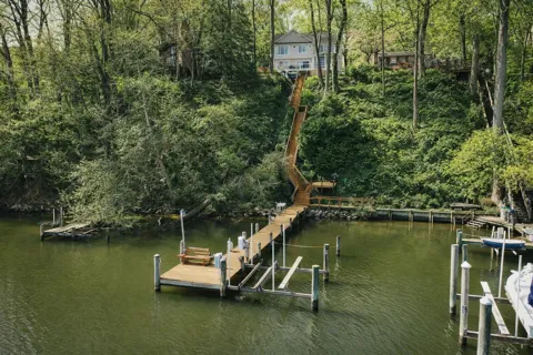 928 WATERVIEW DRIVE