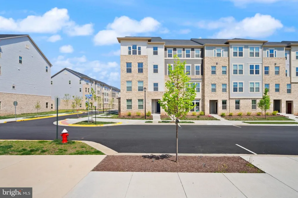 24252 THURSO SQUARE Sterling, VA 20166
