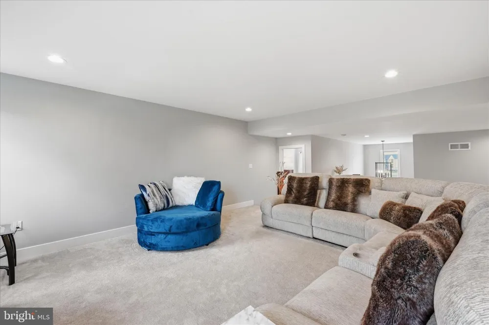203 WRIGHT DRIVE Mechanicsburg, PA 17055