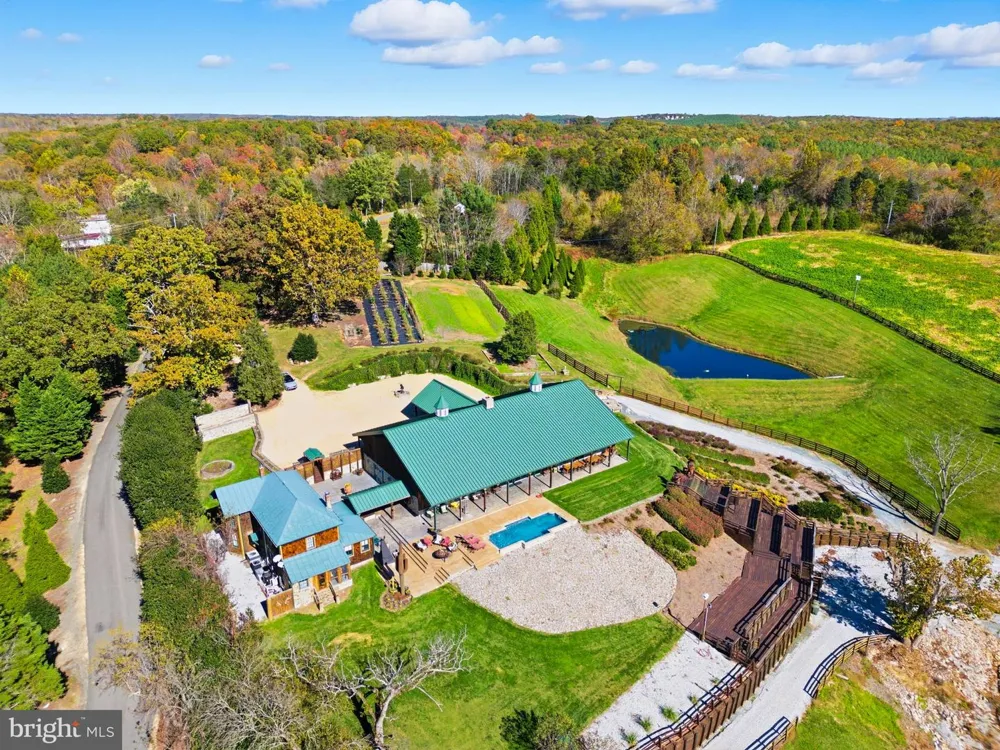 240 STONELEIGH ROAD Palmyra, VA 22963