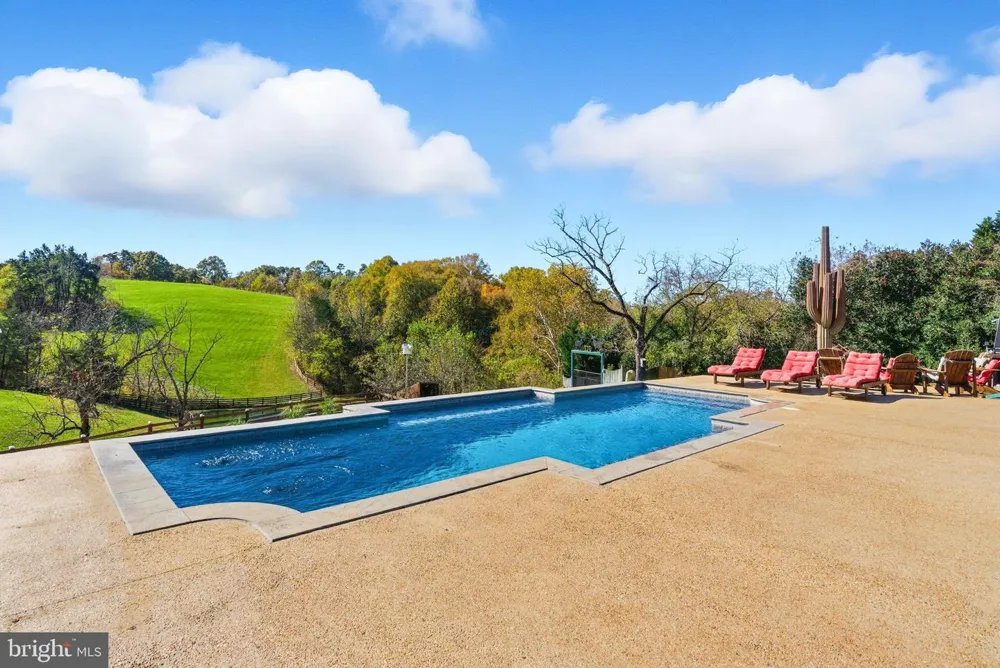240 STONELEIGH ROAD Palmyra, VA 22963