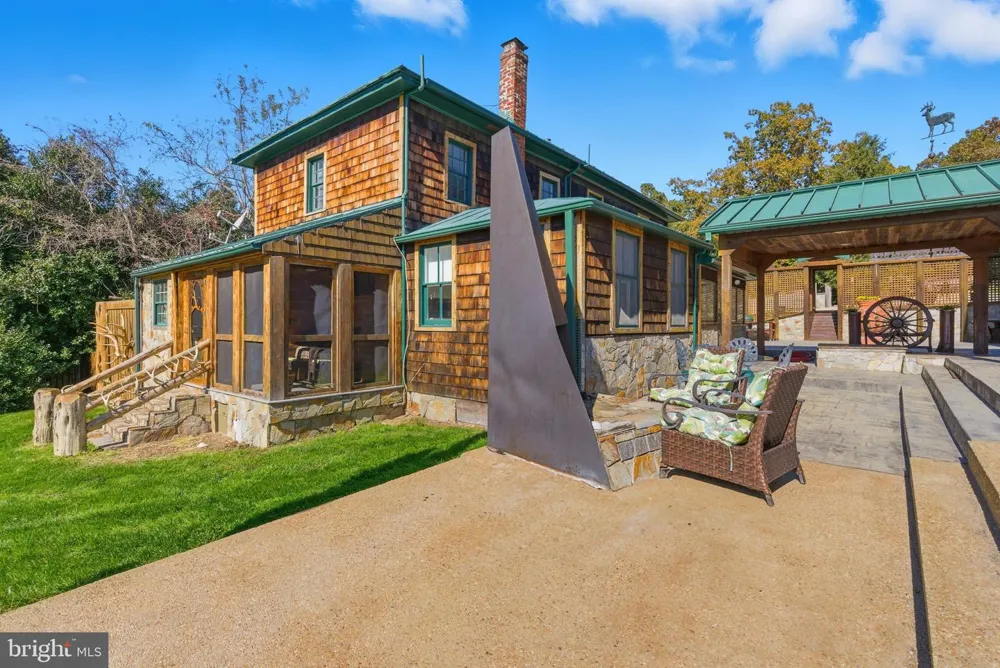 240 STONELEIGH ROAD Palmyra, VA 22963