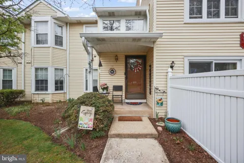 10 FRYER COURT