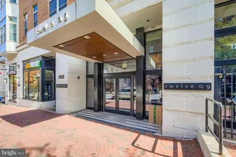 1209 CHARLES STREET #404