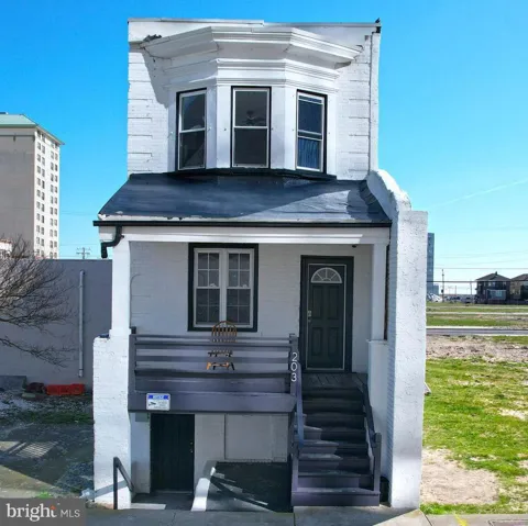 203 S METROPOLITAN AVENUE