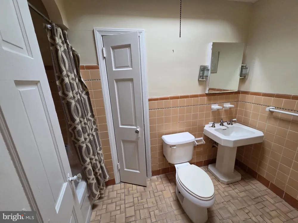 1633 CONLYN STREET Philadelphia, PA 19141