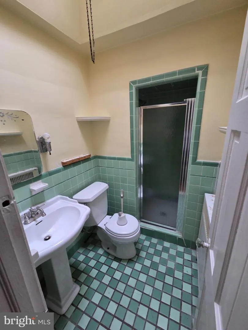 1633 CONLYN STREET Philadelphia, PA 19141