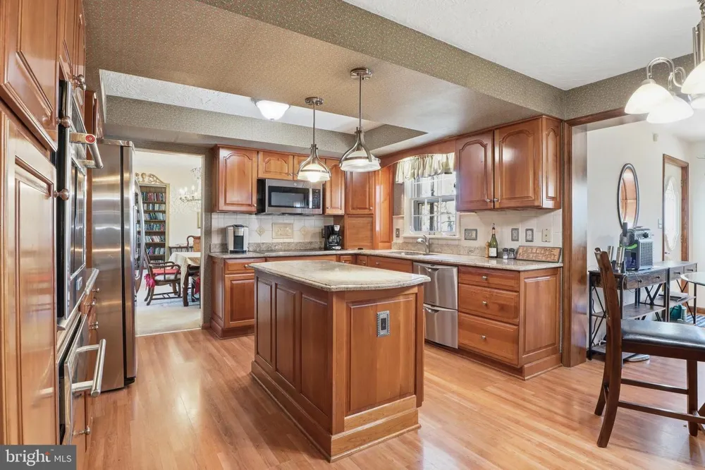 4041 ROBINHOOD York, PA 17408