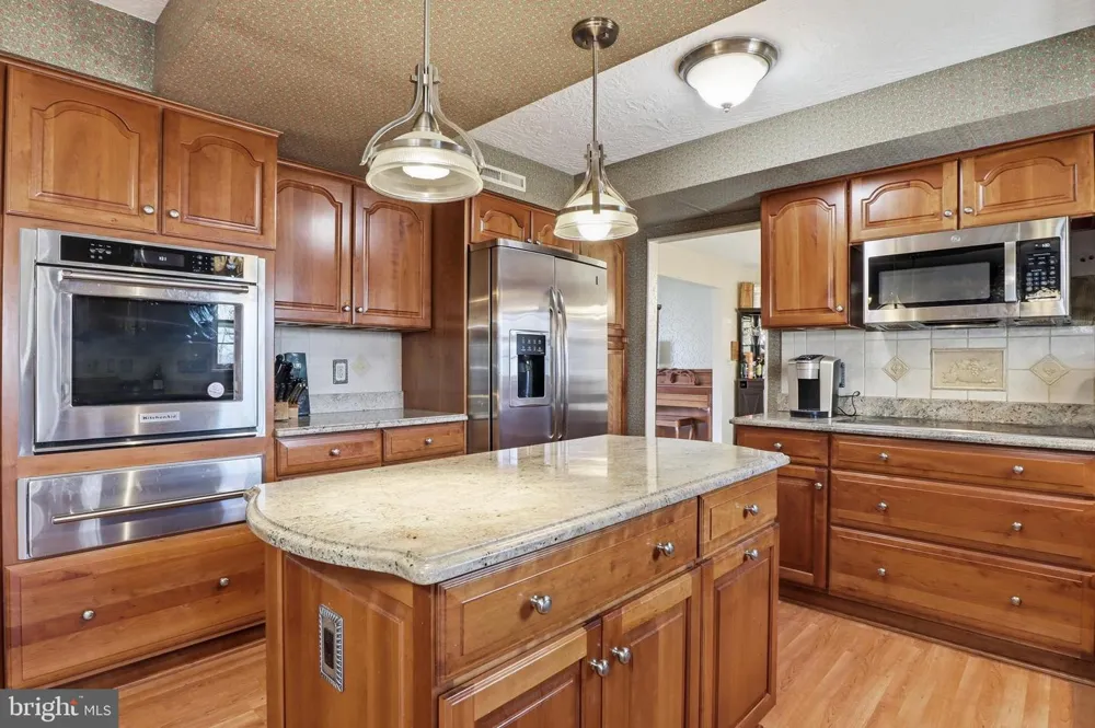 4041 ROBINHOOD York, PA 17408
