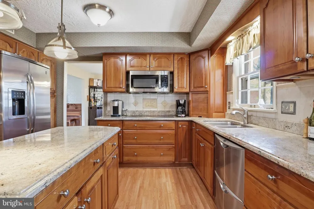 4041 ROBINHOOD York, PA 17408