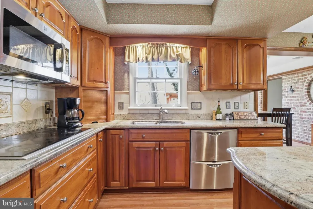 4041 ROBINHOOD York, PA 17408
