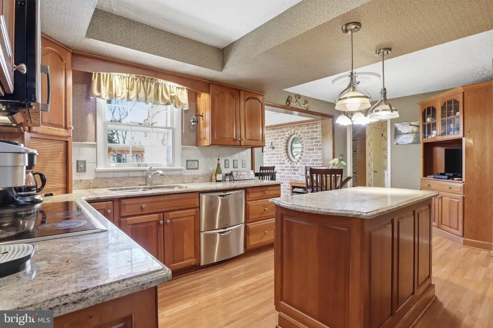 4041 ROBINHOOD York, PA 17408