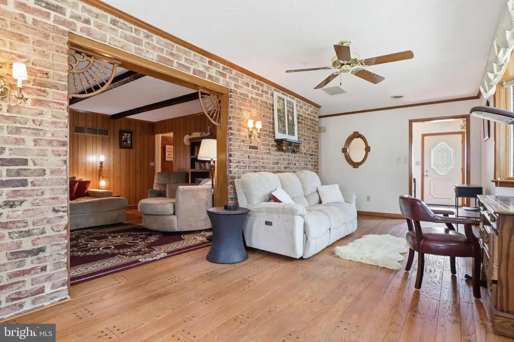 4041 ROBINHOOD York, PA 17408