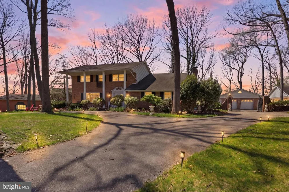 4041 ROBINHOOD York, PA 17408